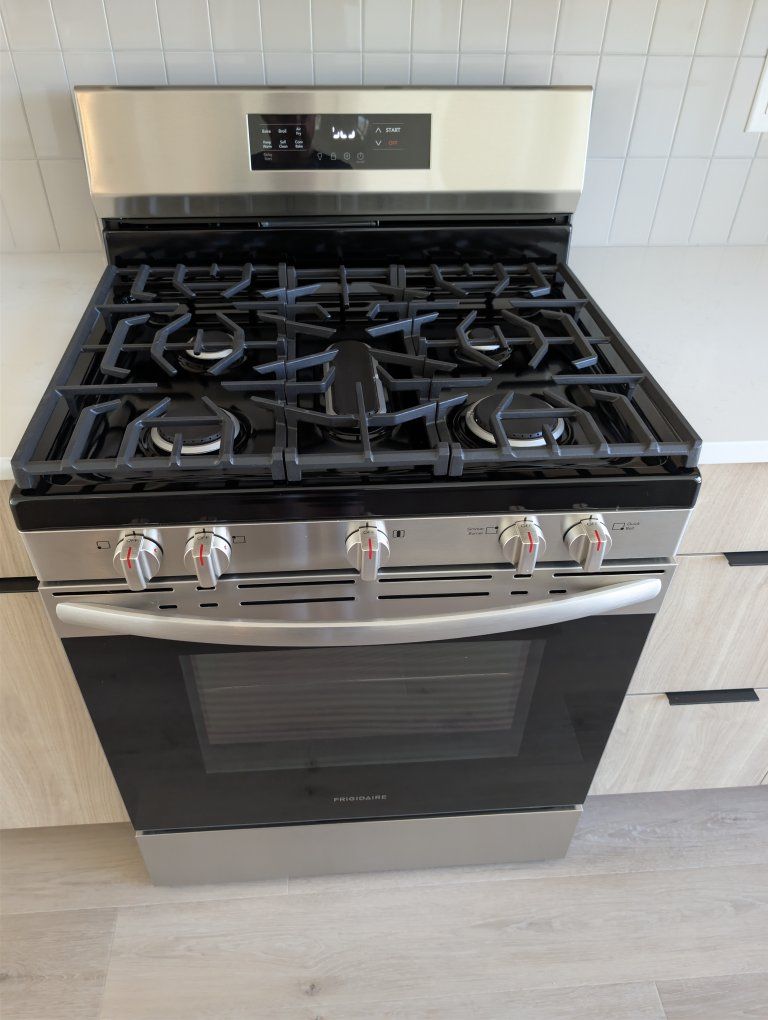 Frigidaire 30" Gas Range - 50% OFF NEW!