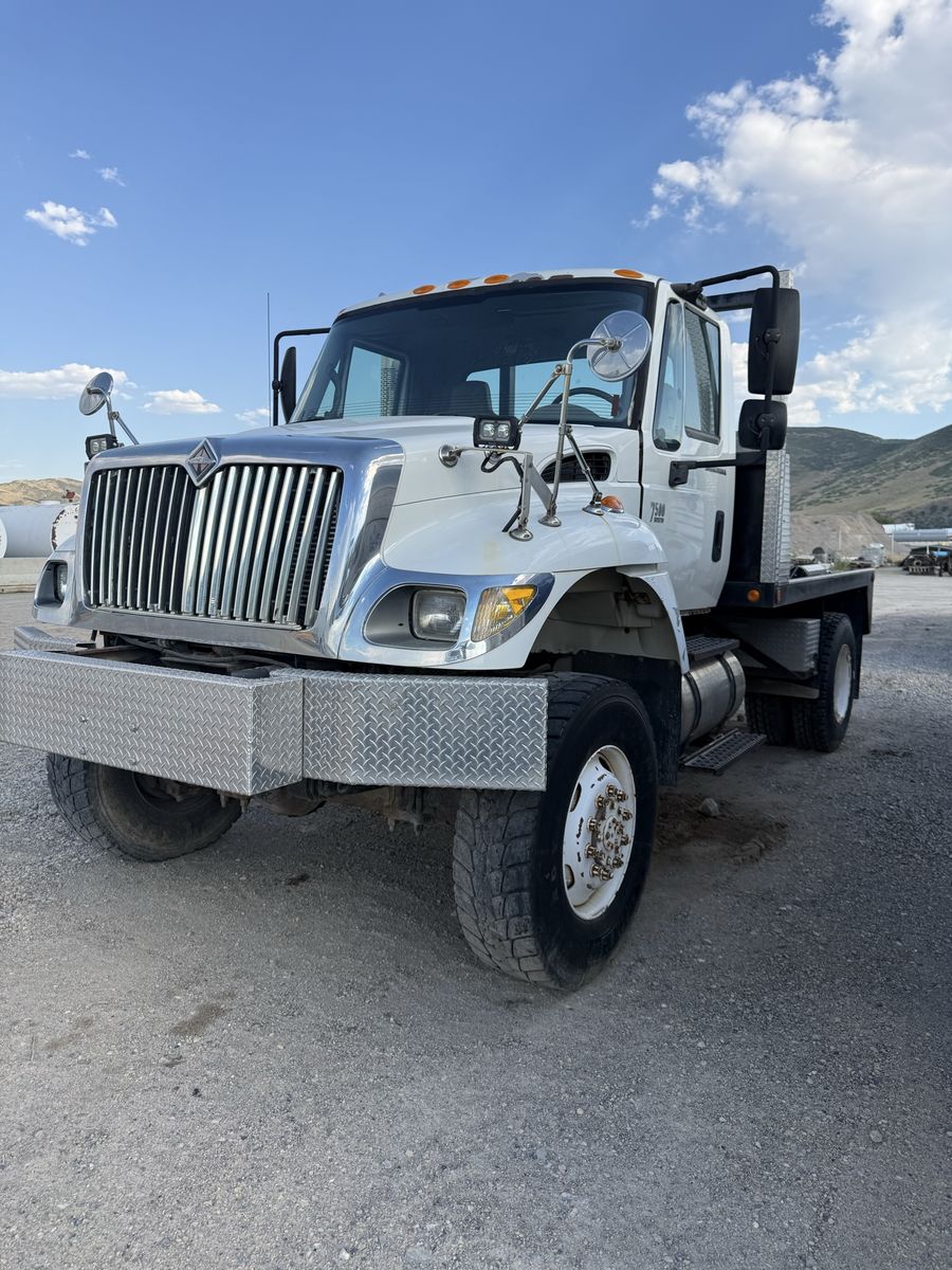 2006 International 7300 Flatbed 4x4