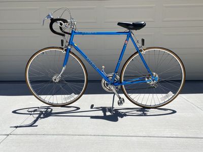 1979 Vintage Schwinn Le Tour IV - 10-Speed Road Bike (Large 23" Frame)