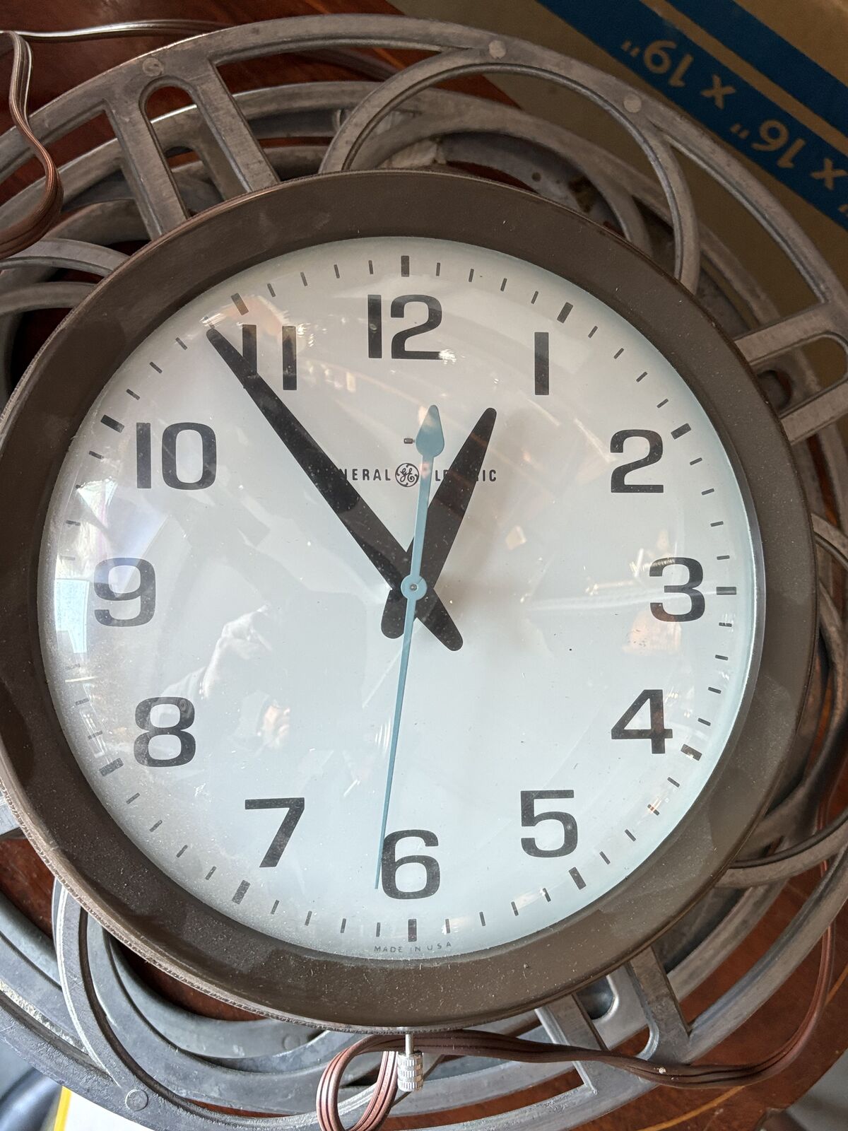 Vintage Mid Century Modern GENERAL ELECTRIC VTG INDUSTRIAL SCHOOL OFFICE WALL CLOCK MCM GE