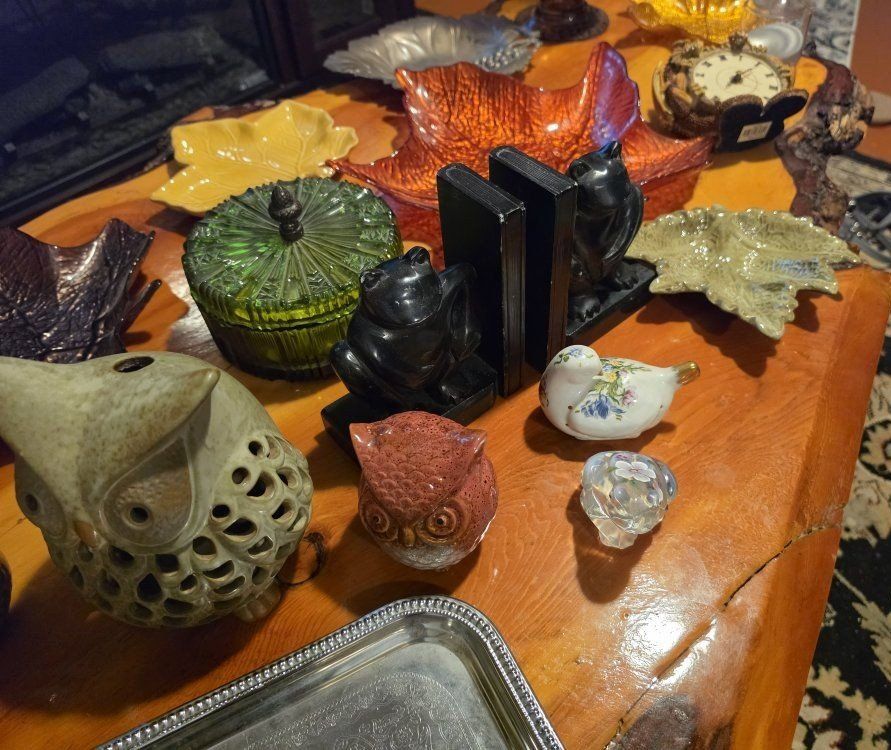 Assorted home decor knick-knacks
