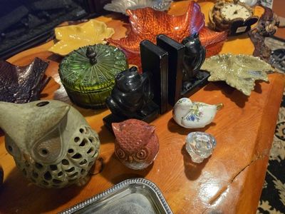 Assorted home decor knick-knacks