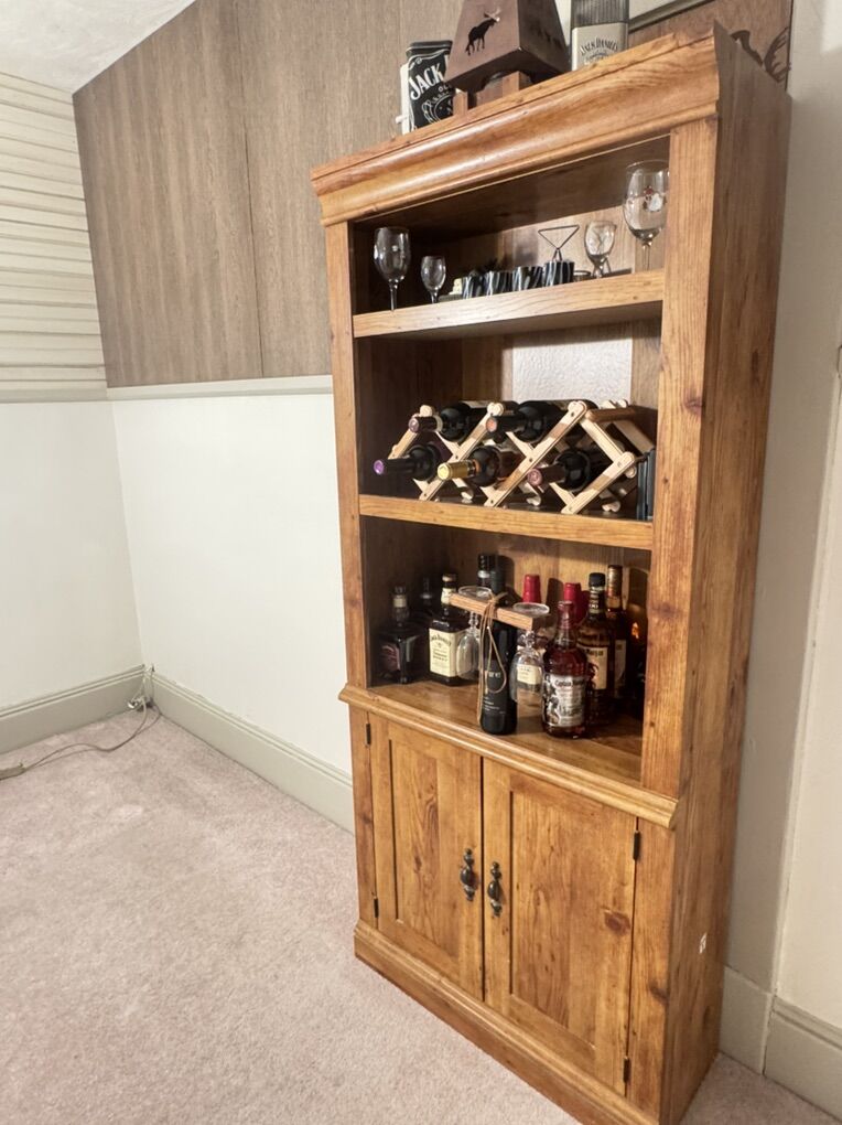 Beautiful Shelf/cabinet