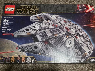 lego Millennium Falcon 75257