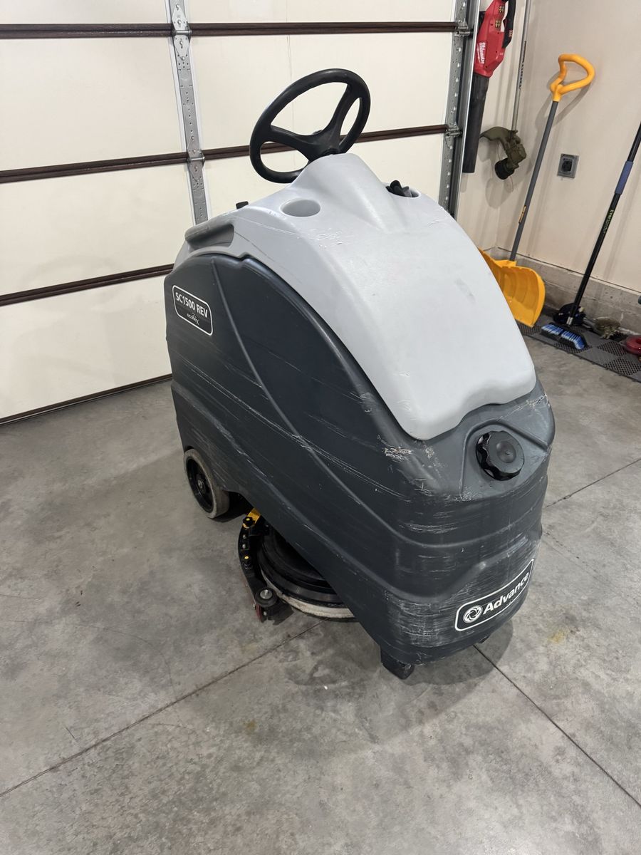 Advance SC1500 REV Stand-On Floor Cleaner Machine 458 Hours