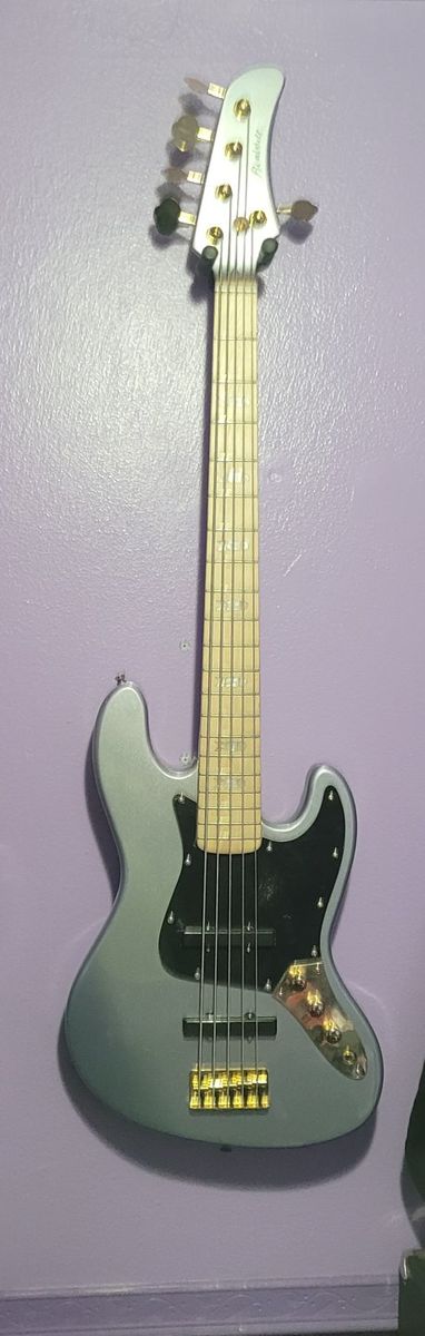 5 string bass