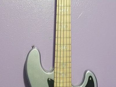 5 string bass