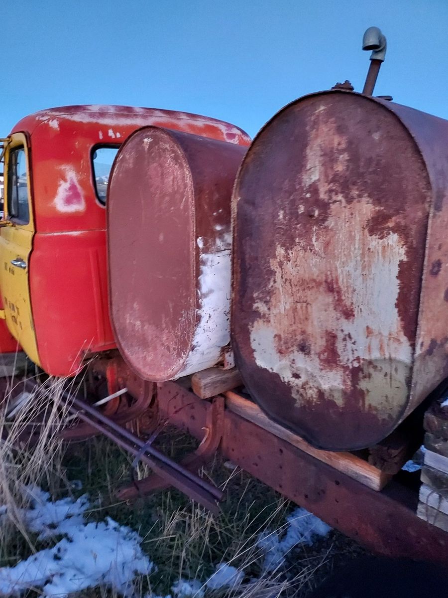 Oval Fuel tanks300 & 250 gal fuel tanks