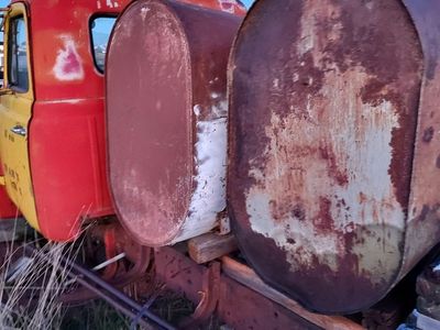 Oval Fuel tanks300 & 250 gal fuel tanks