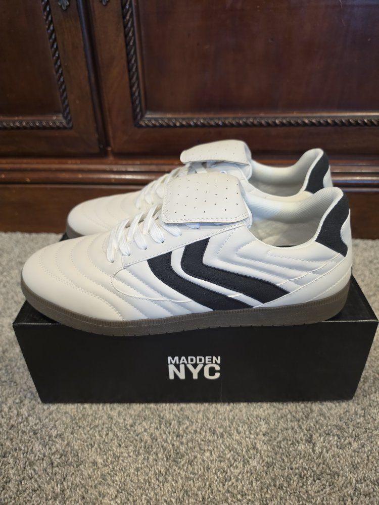 Size 9 Madden NYC Men's White Black Casual Sneakers  New in Box