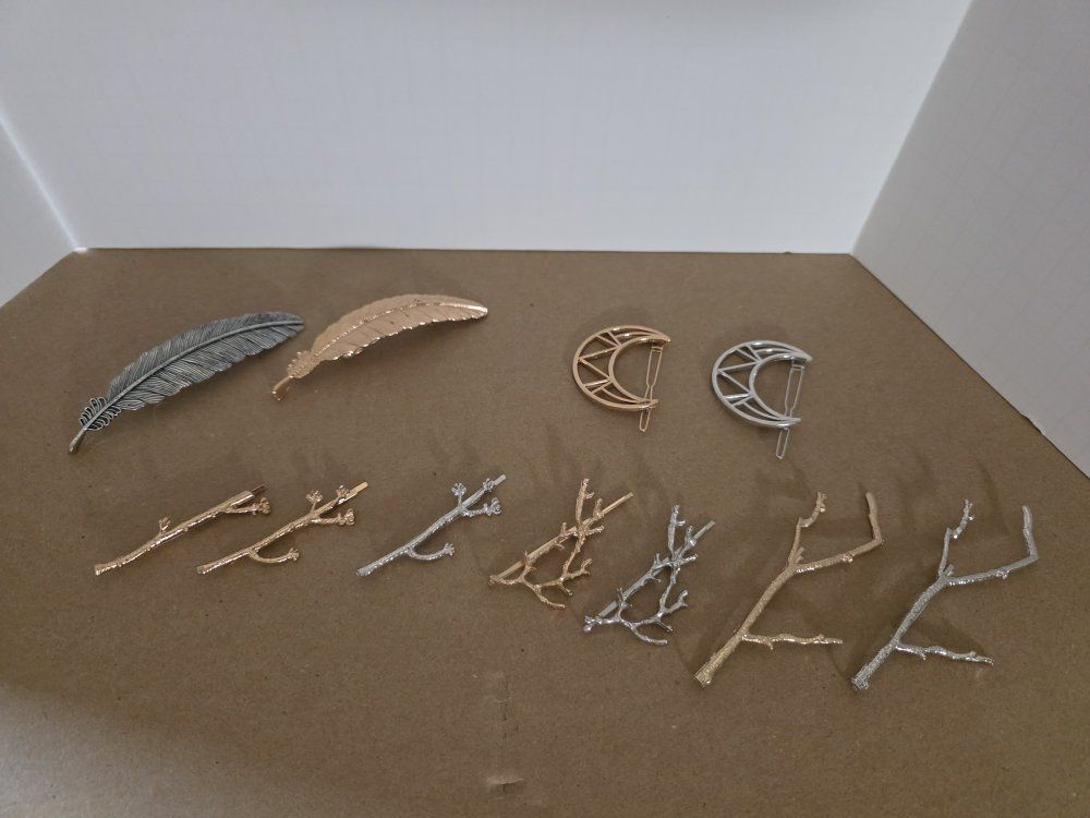 Hair accessories Assorted barrettes & pins