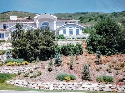 Landscape Boulders / Rock Retaining Walls