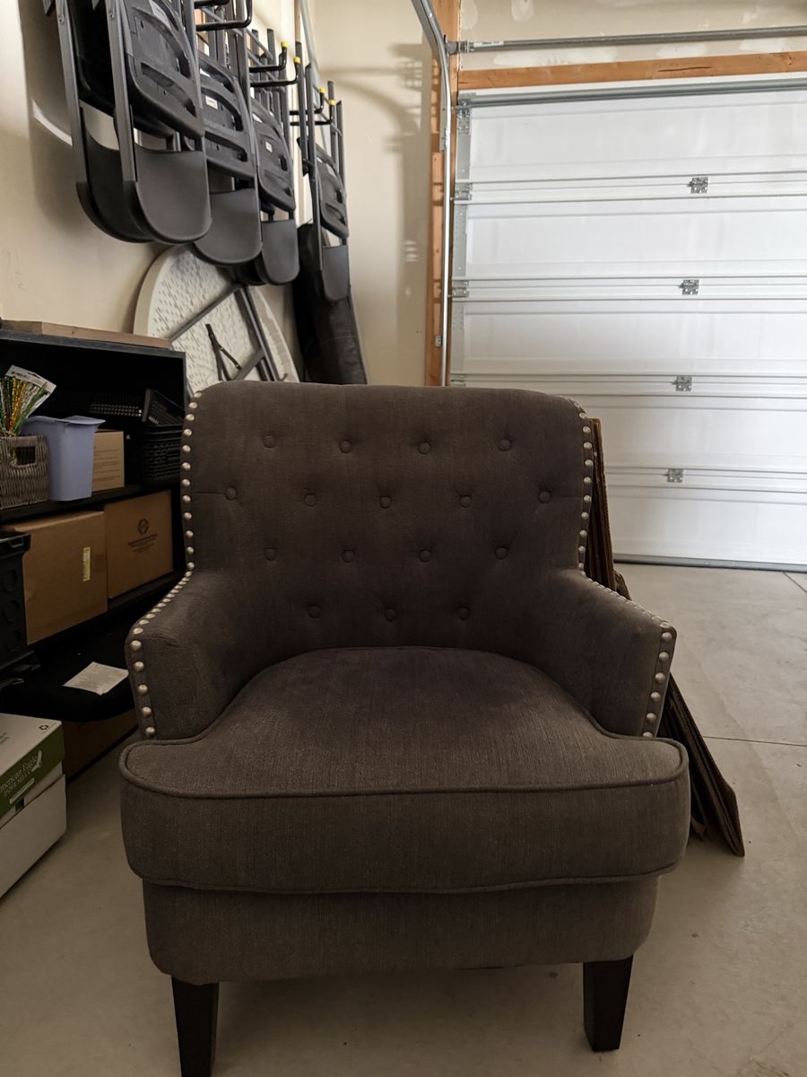 Elegant Grey Tufted Armchair with Nailhead Trim - Stylish Accent Chair