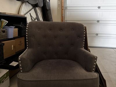 Elegant Grey Tufted Armchair with Nailhead Trim - Stylish Accent Chair