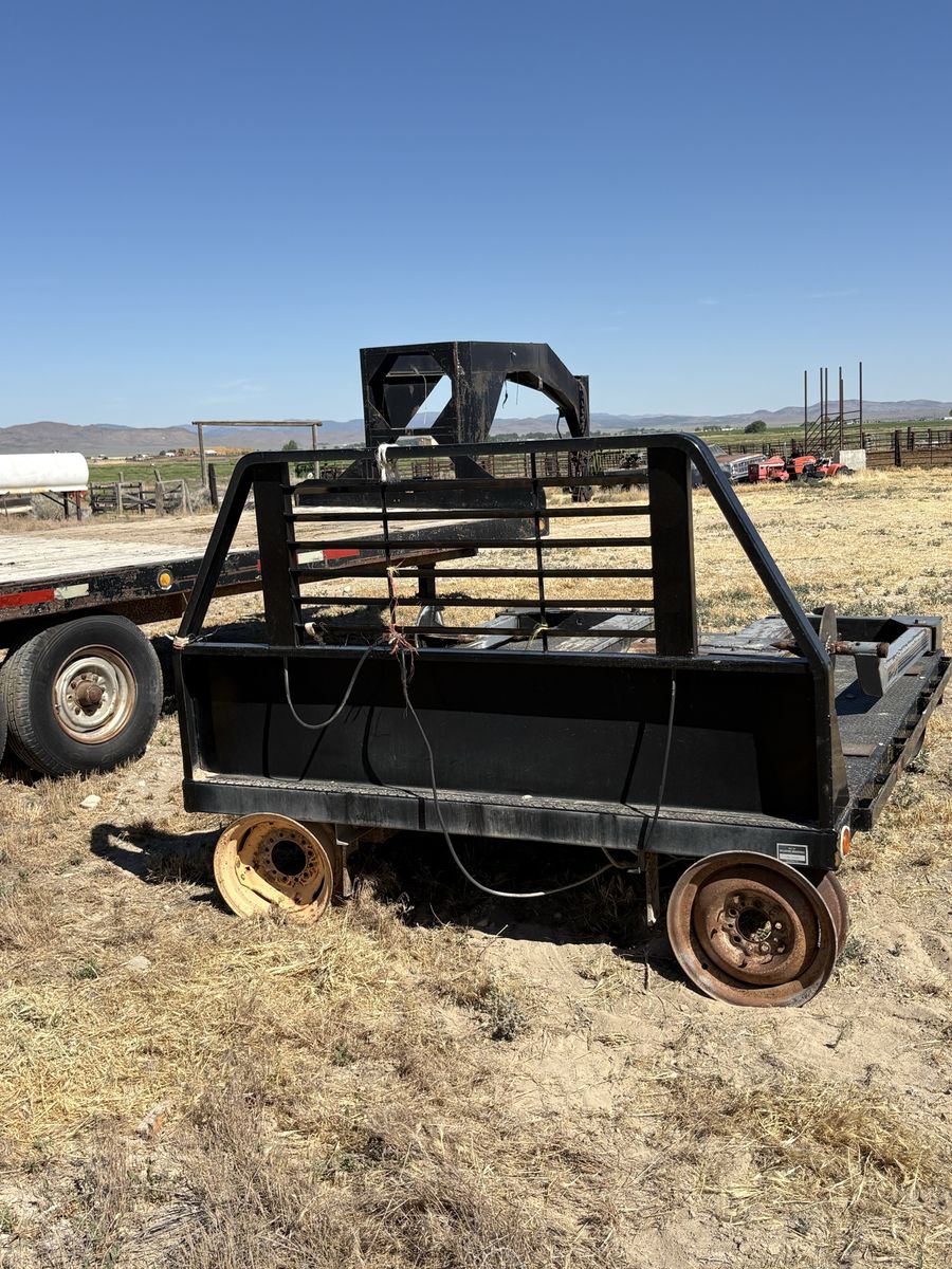 Hydraulic Round Bale  Feeder