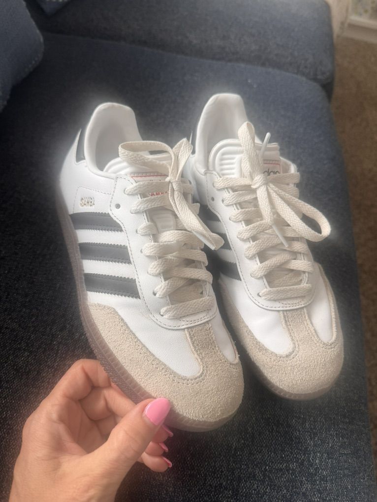 Girls Sambas Size 4.5