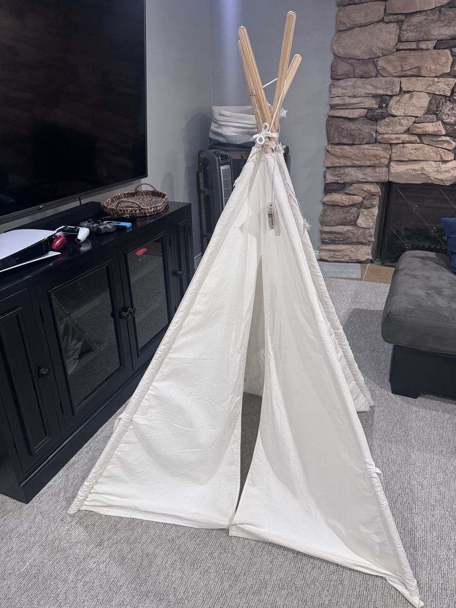 Kids Canvas Teepee Play Tent with Window & Star String Lights - White