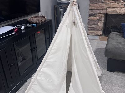 Kids Canvas Teepee Play Tent with Window & Star String Lights - White