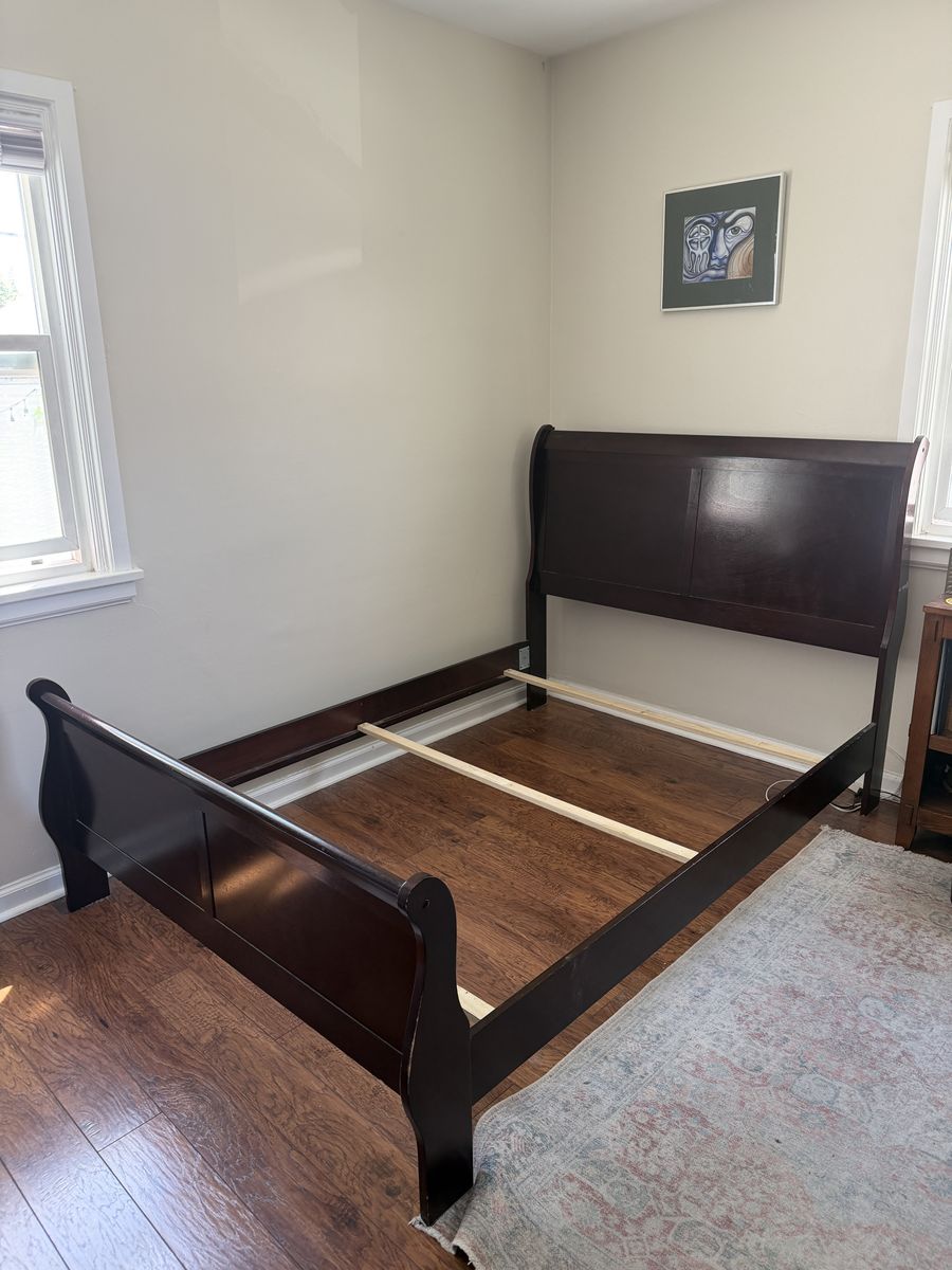 Ashley Furniture Alisdair Full Sleigh Bed Frame (Full Size).