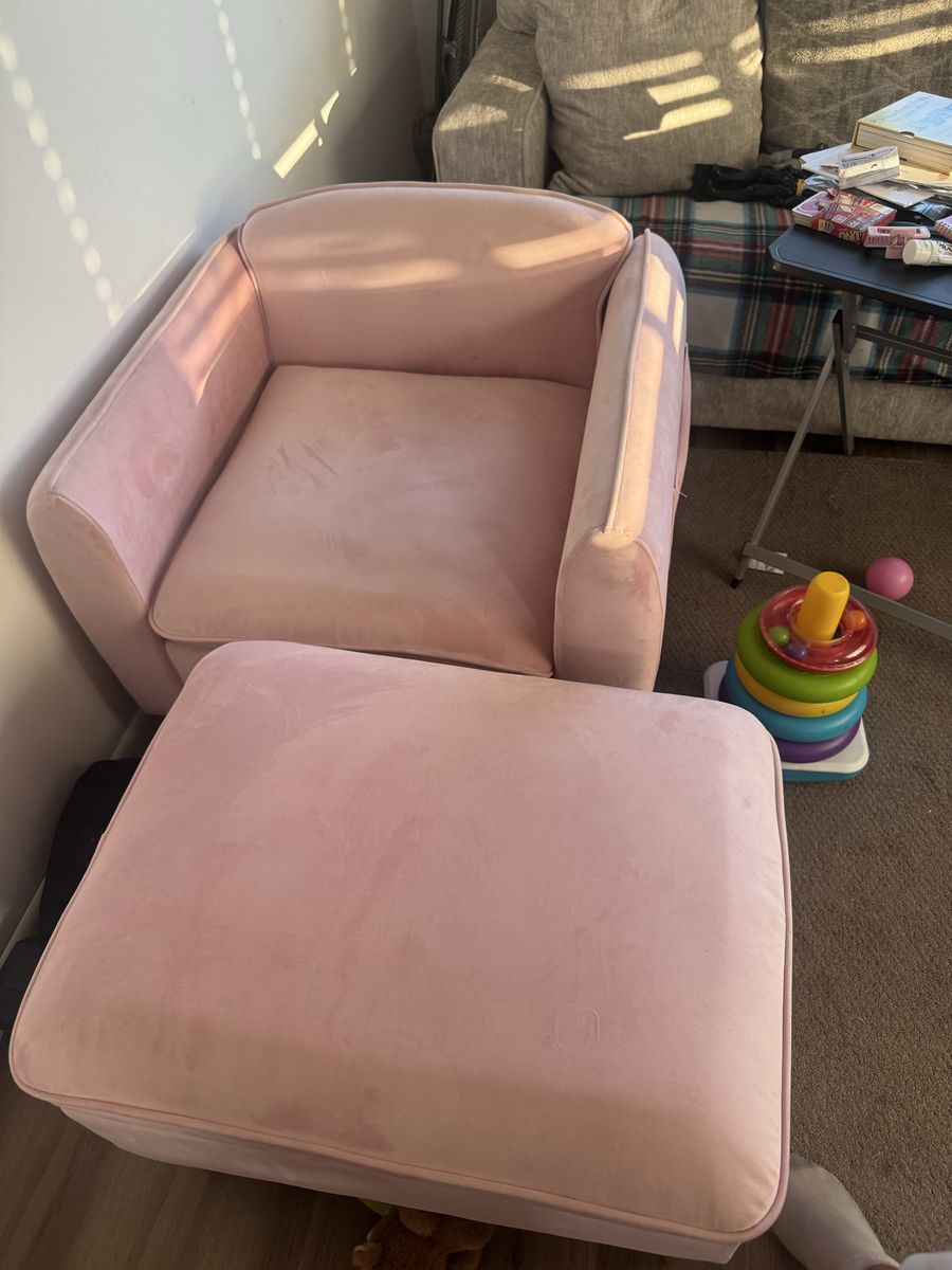 Cozy Pink Velvet Armchair & Ottoman Set - Plush Seating for Nursery or Living Room