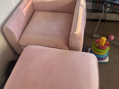 Cozy Pink Velvet Armchair & Ottoman Set - Plush Seating for Nursery or Living Room