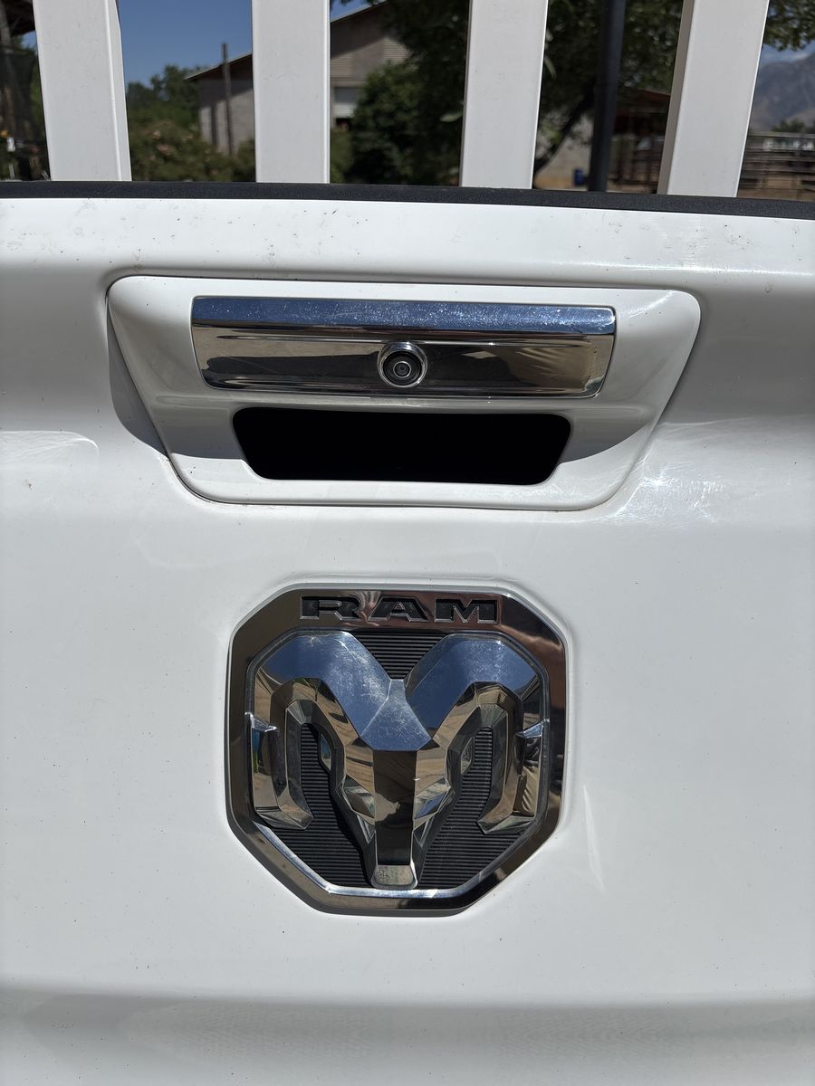 Main image 3