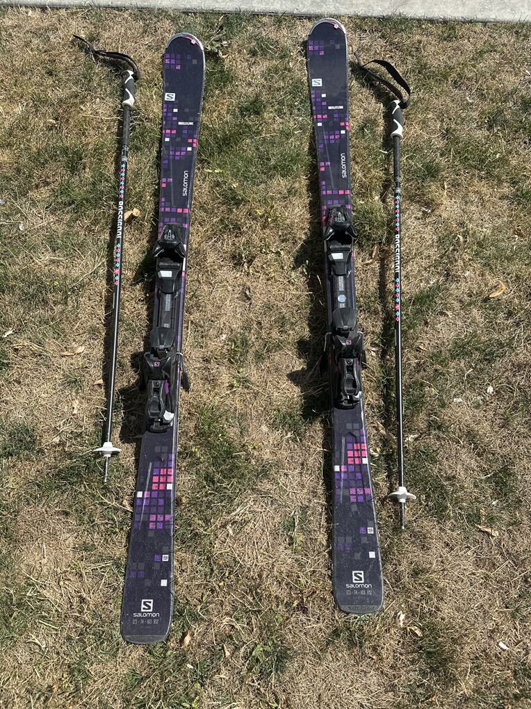 Salomon Skiis
