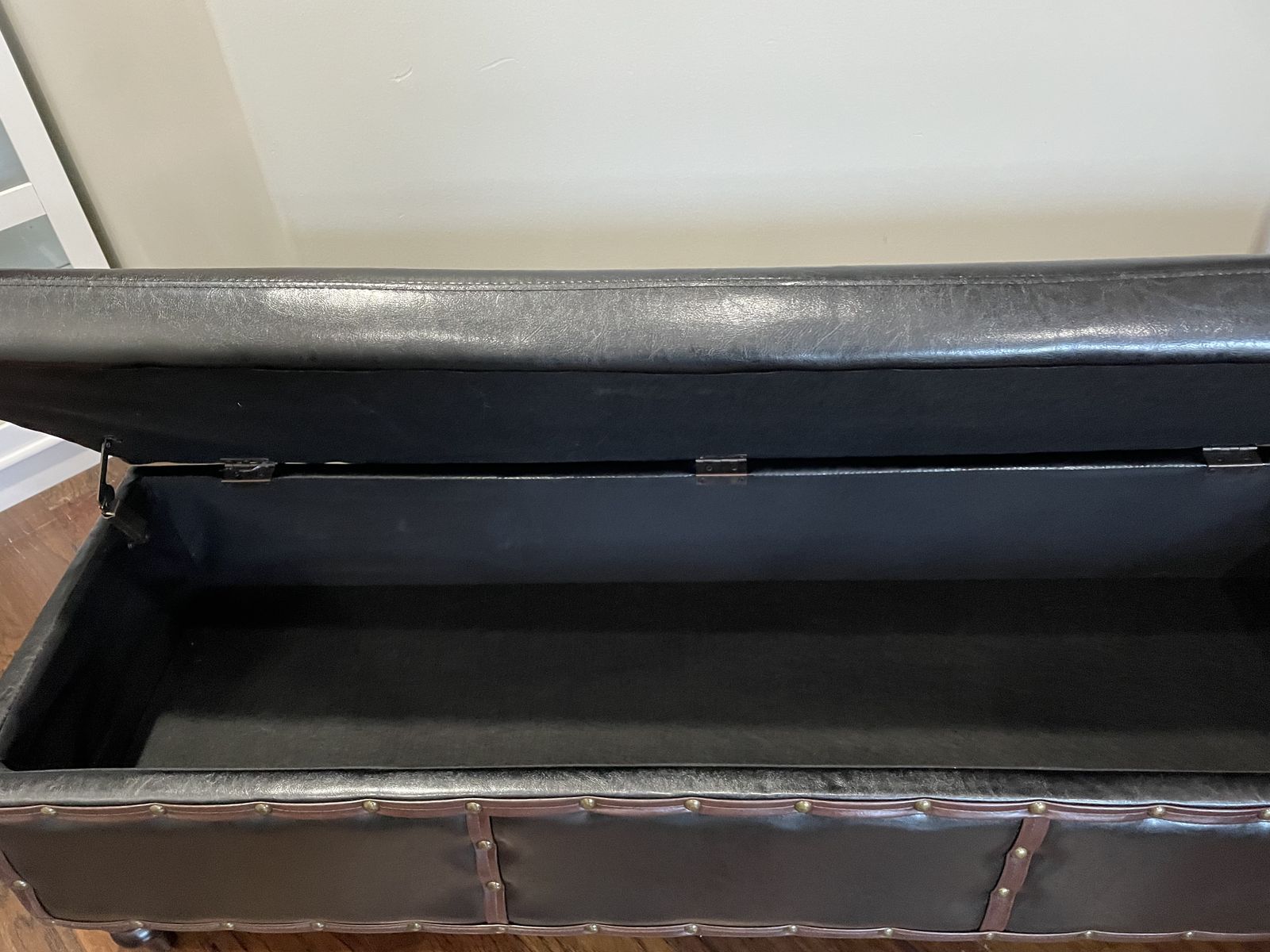 Main image 4