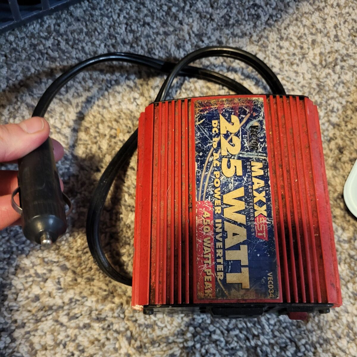 Maxx plugs into Ciggerette lighter