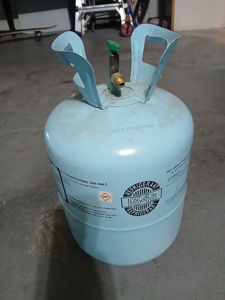 R-134a Refrigerant 30 lb Cylinder, Opened. (Total Weight 33.3 lbs - 6 lbs for container= 27.3 lbs refrigerant remaining)