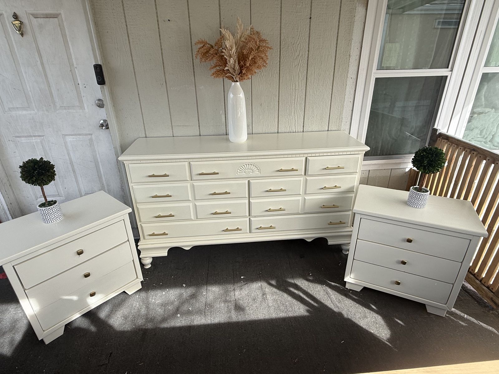 Beautiful set 1 dresser 2 nightstands solid wood