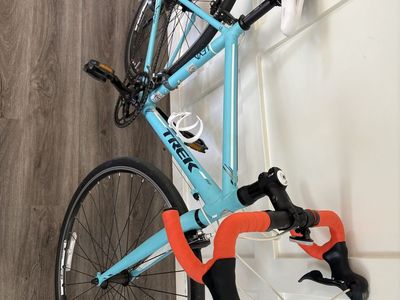 Trek Road Bike Size 48 (Excellent Condition!!)