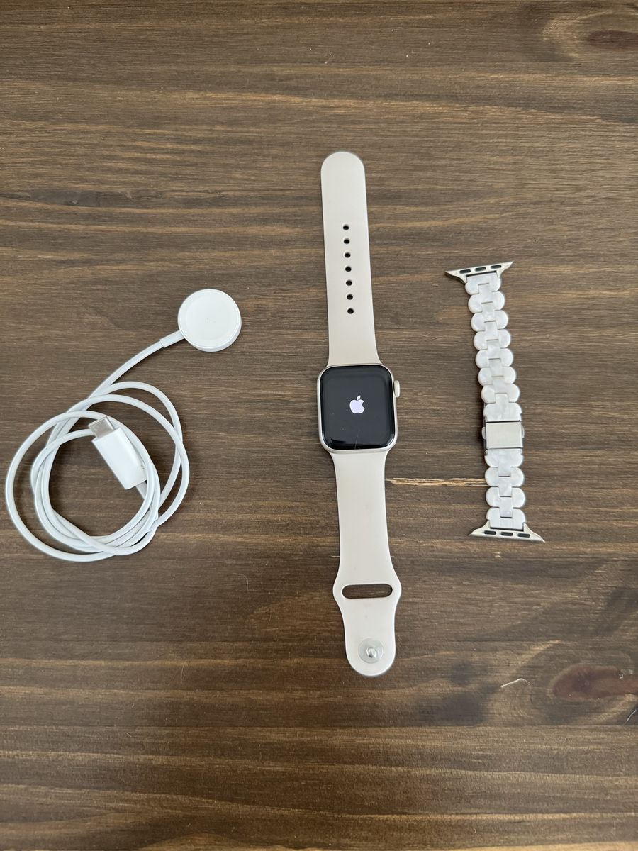 Apple Watch SE 40mm GPS Smartwatch - Tan S/M Band + Metal Band & Charger - Mint Condition