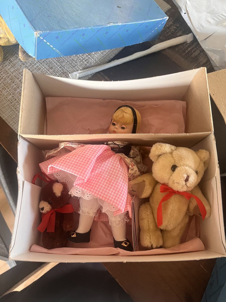 Madame Alexander Goldilocks 497 Doll with Bears, Blonde Hair, Brown Eyes - Vintage Collectible Toy