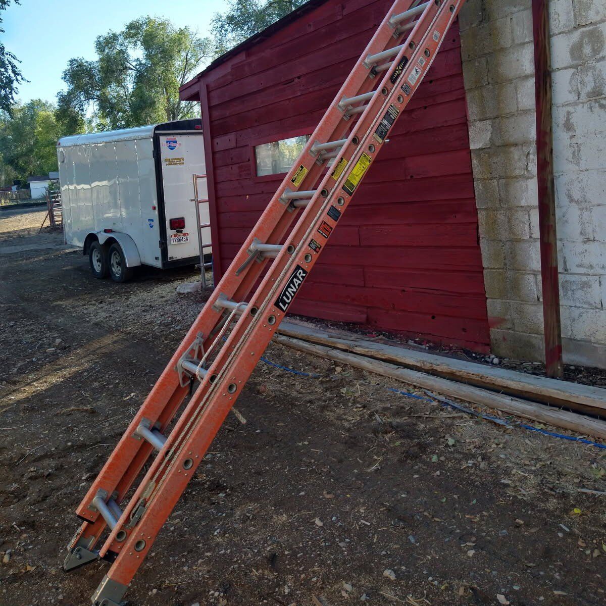 Little Giant Lunar 28' & 24' Extension Ladder