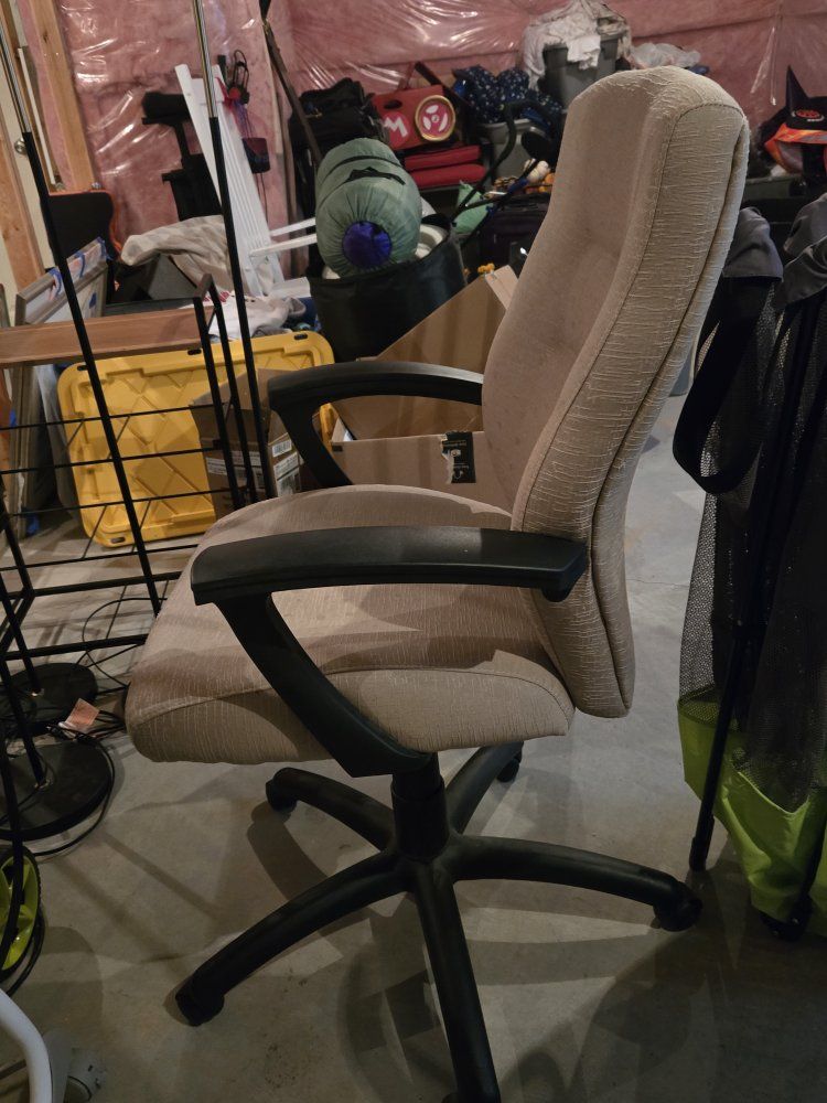 Office Desk Chair Tan Adjustable Swivel Rolling Casters