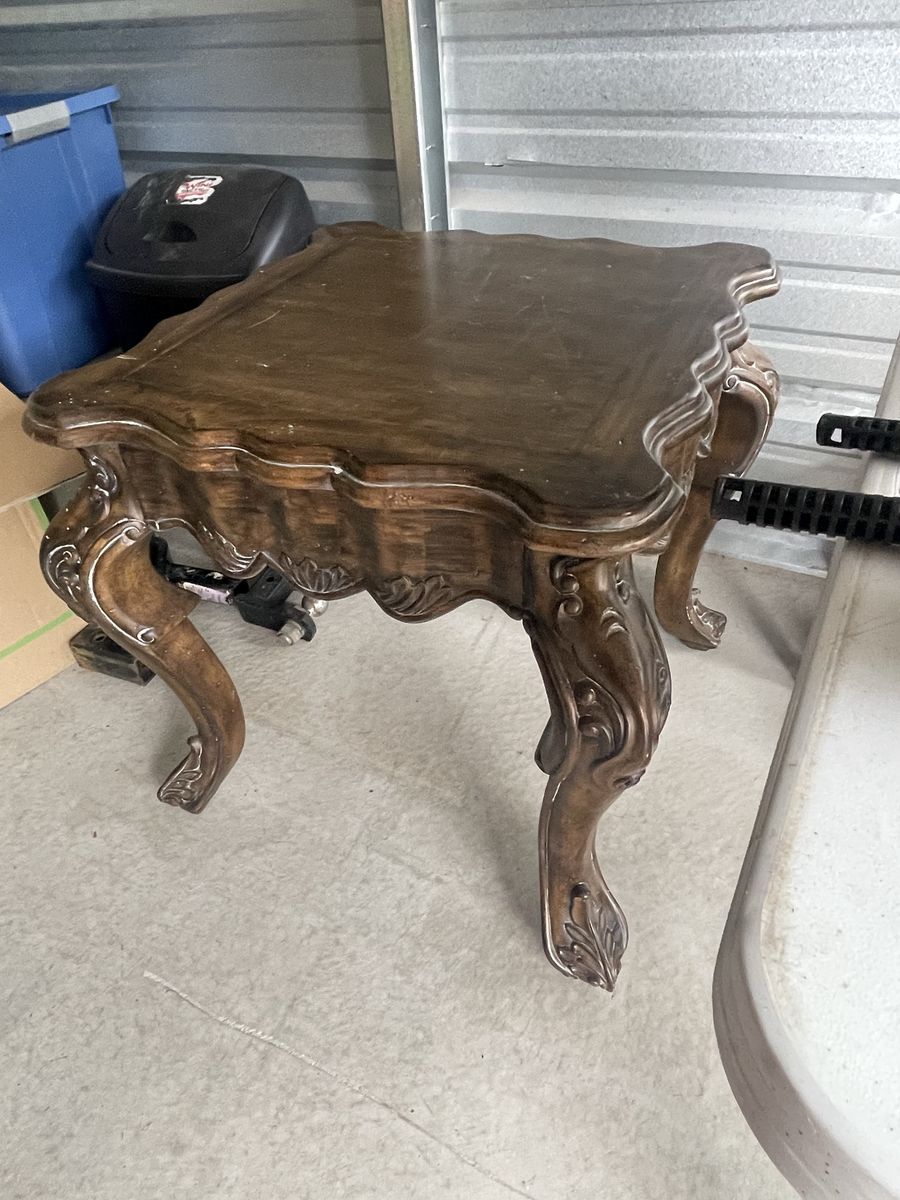 Vintage Style Carved Wood End Table with Scalloped Top and Cabriole Legs
