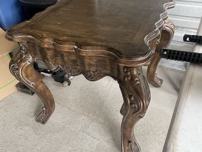 Vintage Style Carved Wood End Table with Scalloped Top and Cabriole Legs