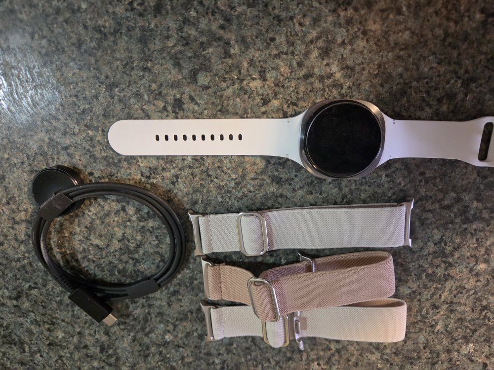 Samsung Watch 8. used but in good condition
