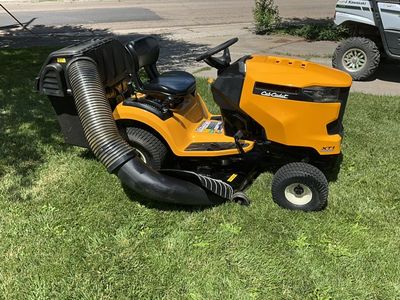 Cub Cadet XT1 Enduro Series 46 Lawn Tractor with Bagger