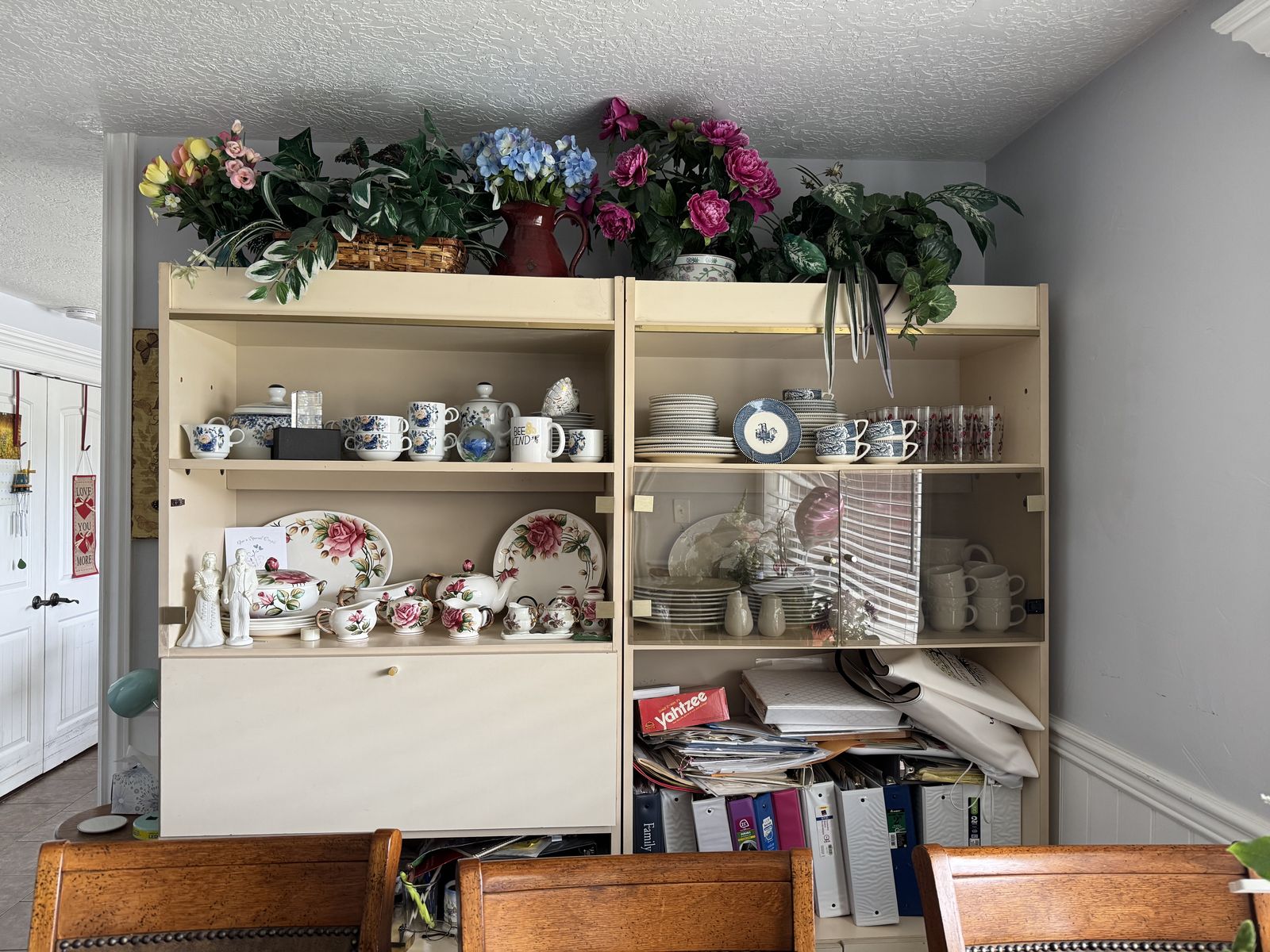 4 matching light up display cabinets for sale in Mapleton