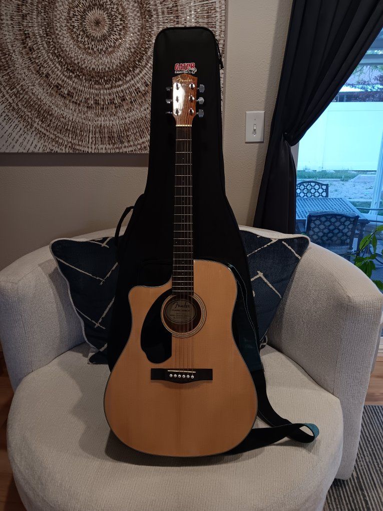 Fender CD-60SCE LH Nat Dreadnought Acoustic-Electric Guitar Natural. Excellent Conditions! Carring Case included.