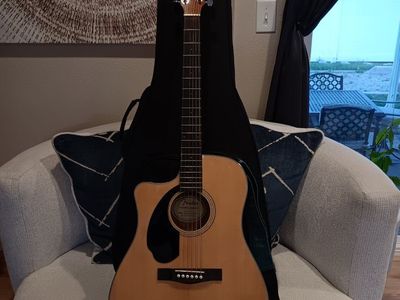 Fender CD-60SCE LH Nat Dreadnought Acoustic-Electric Guitar Natural. Excellent Conditions! Carring Case included.