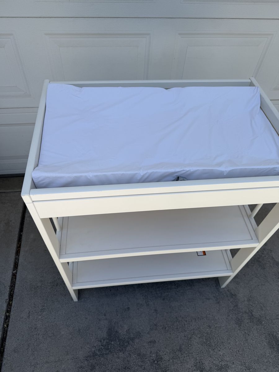 Changing table plus pad