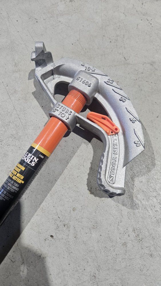 Klein Tools 51606 1/2-Inch EMT Iron Conduit Bender with Angle Setter