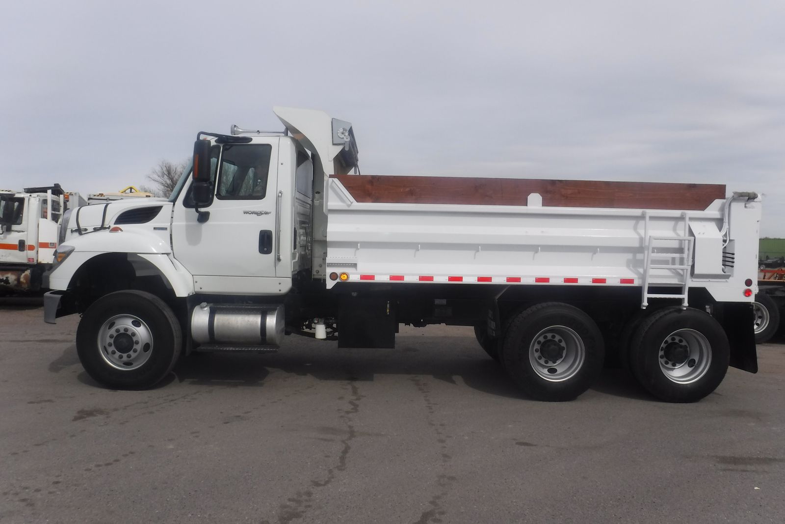 2011 IHC 7500 tandem dump truck with 44,031 Miles