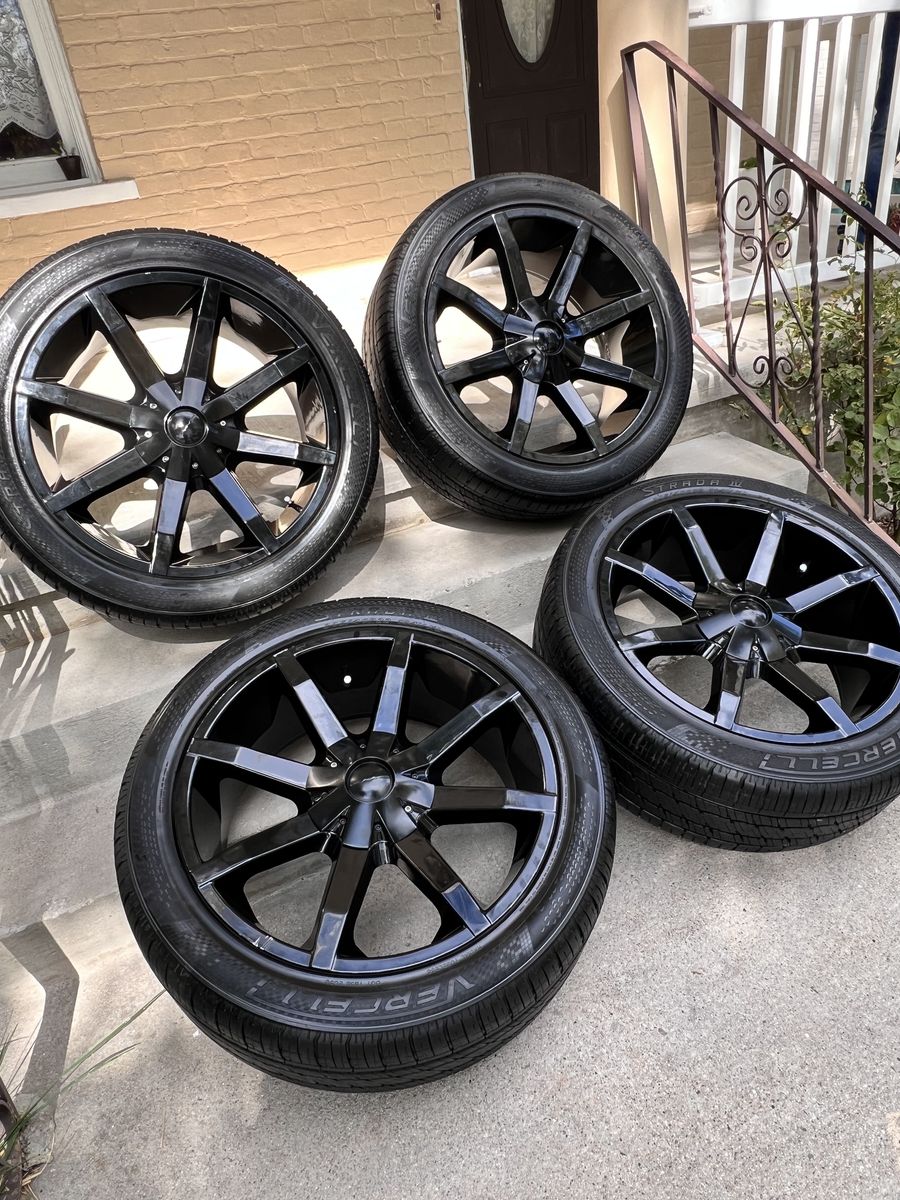Size 22 Rims And Tires 305/40R22 114 V XL