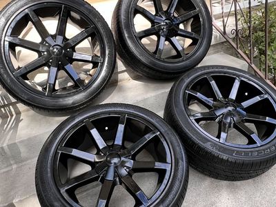 Size 22 Rims And Tires 305/40R22 114 V XL