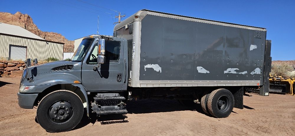 2005 International Box Truck