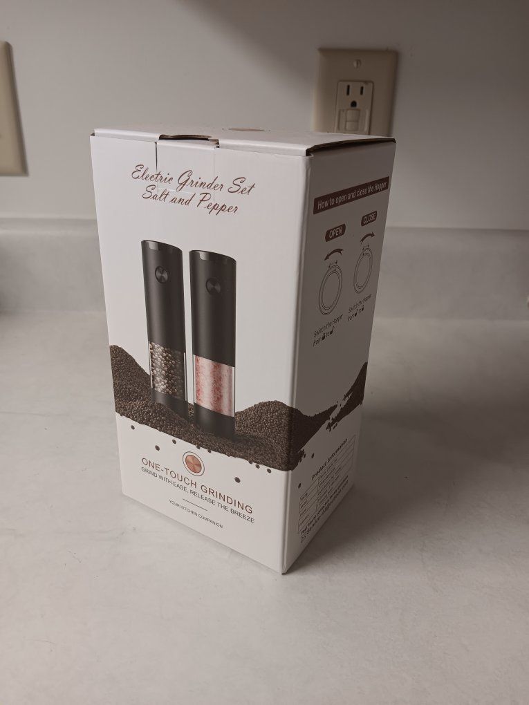 New Electric Salt & Pepper Grinder Set - Battery Operated